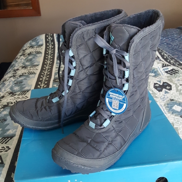 Columbia Shoes - Womens sz 9 Columbia waterproof winter boots
